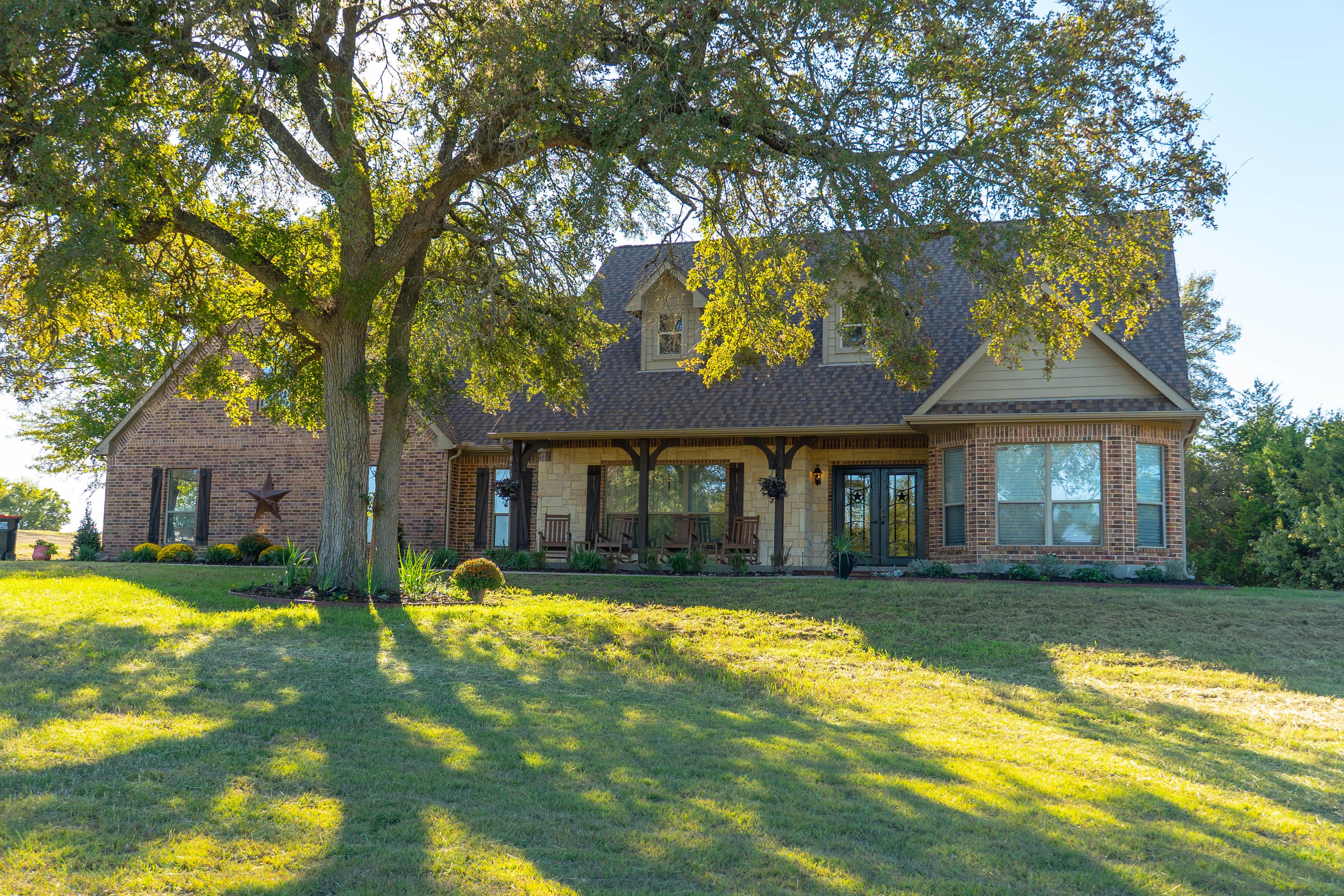 Property exterior view 1